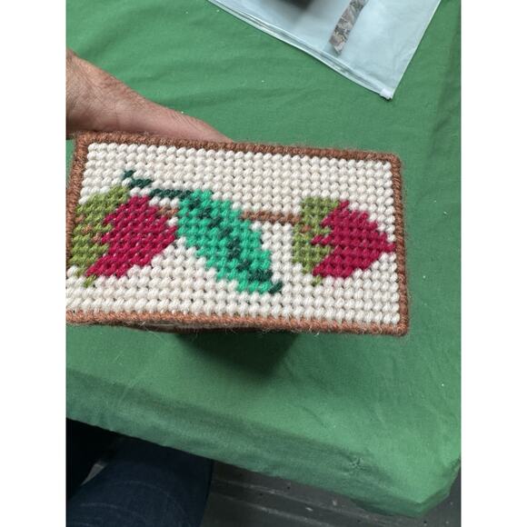 Cross Stitch Vintage Tissue Kleenex Holder Strawberries Decor - Picture 3 of 5